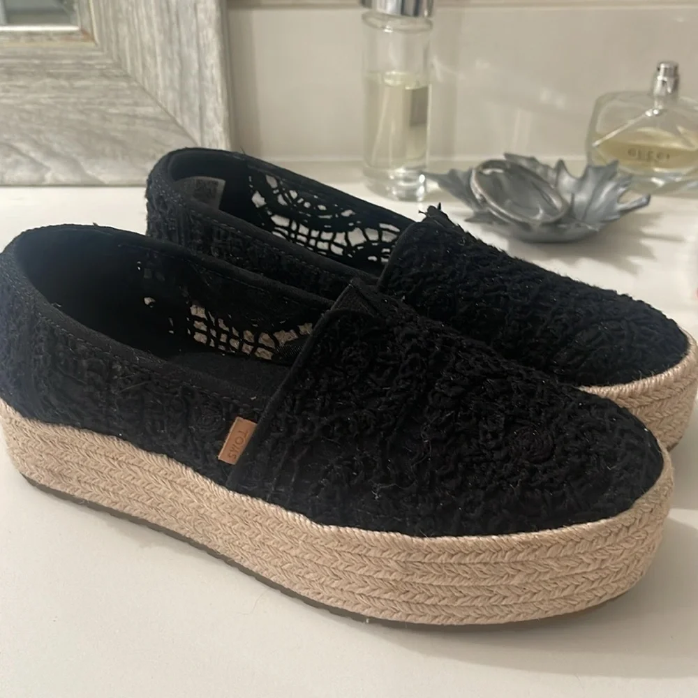 Toms Valencia Platform Espadrille black Crochet Lace size 6